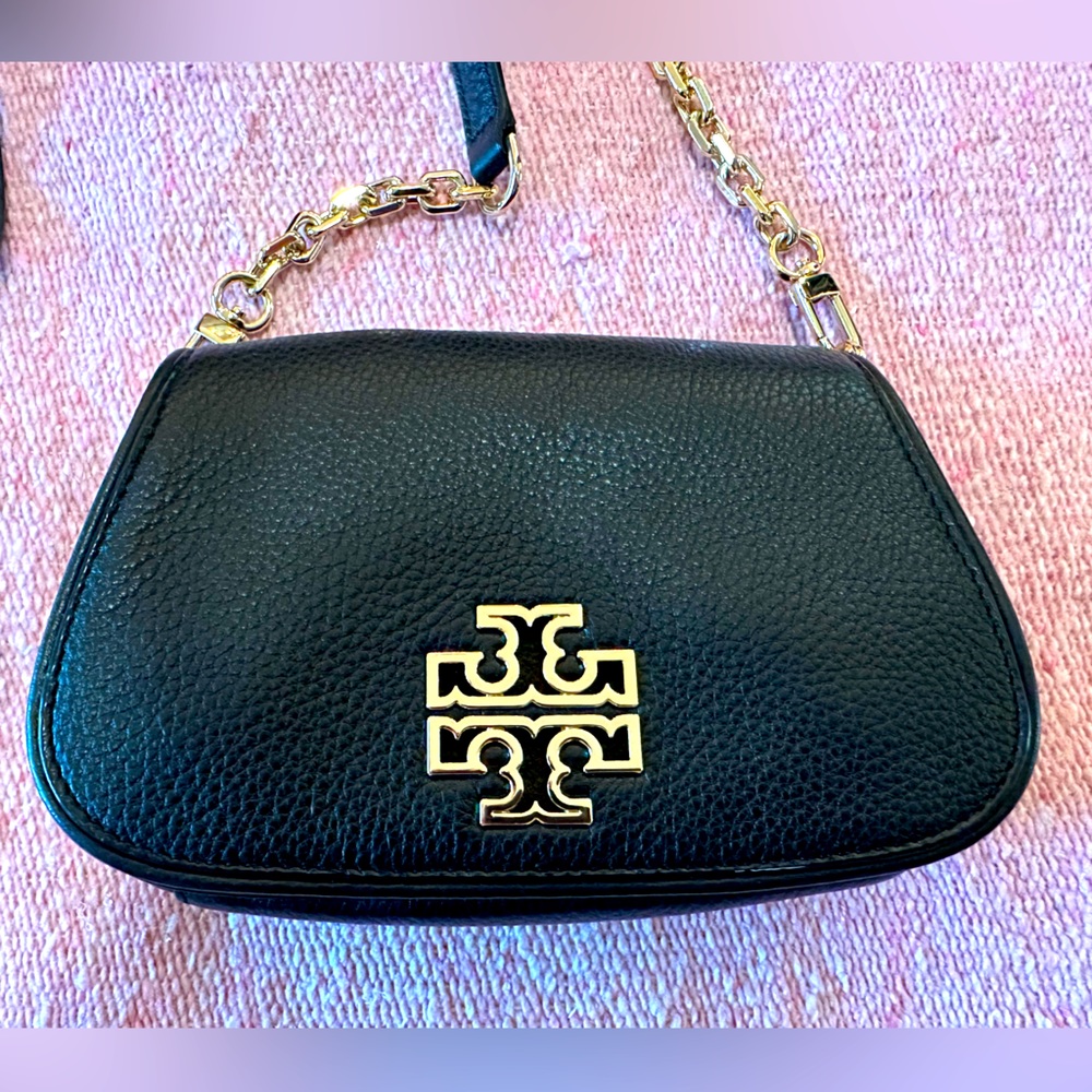 Adorable Tori Burch small leather cross body or over the shoulder bag